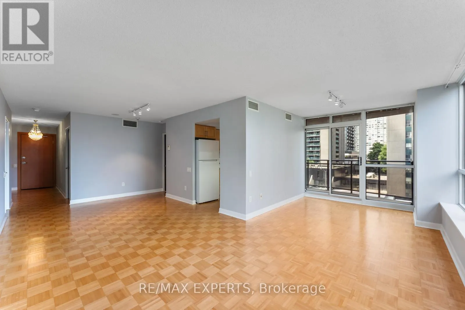 510 - 33 SHEPPARD AVENUE E