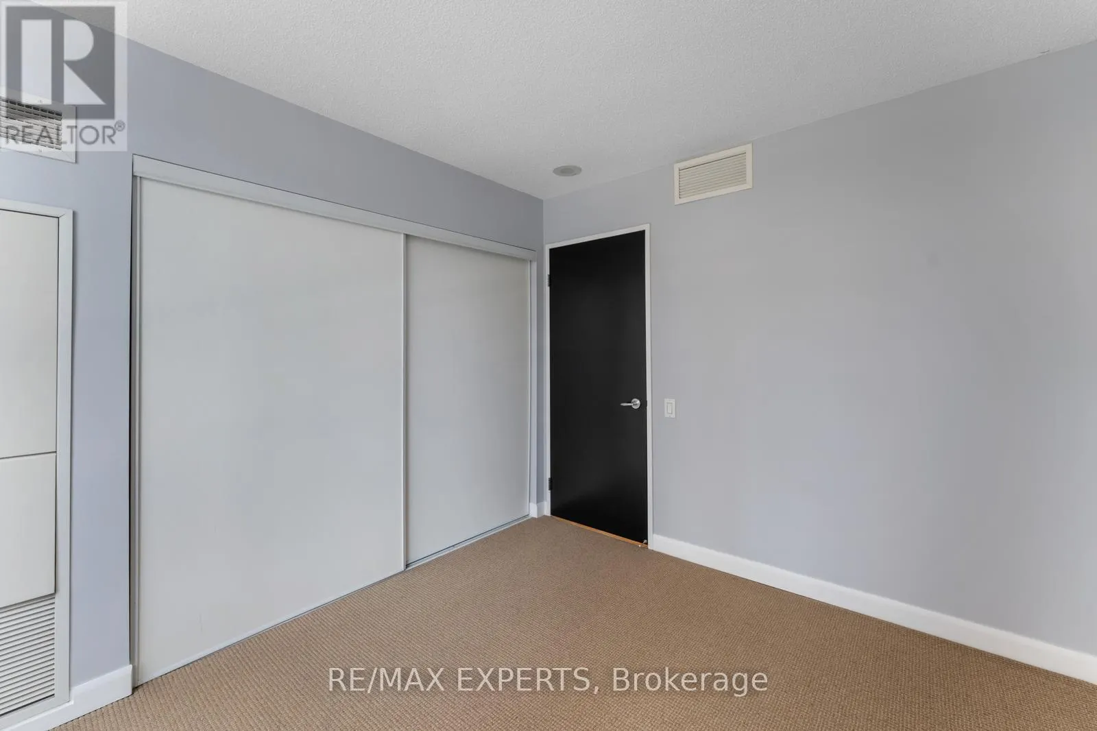 510 - 33 SHEPPARD AVENUE E