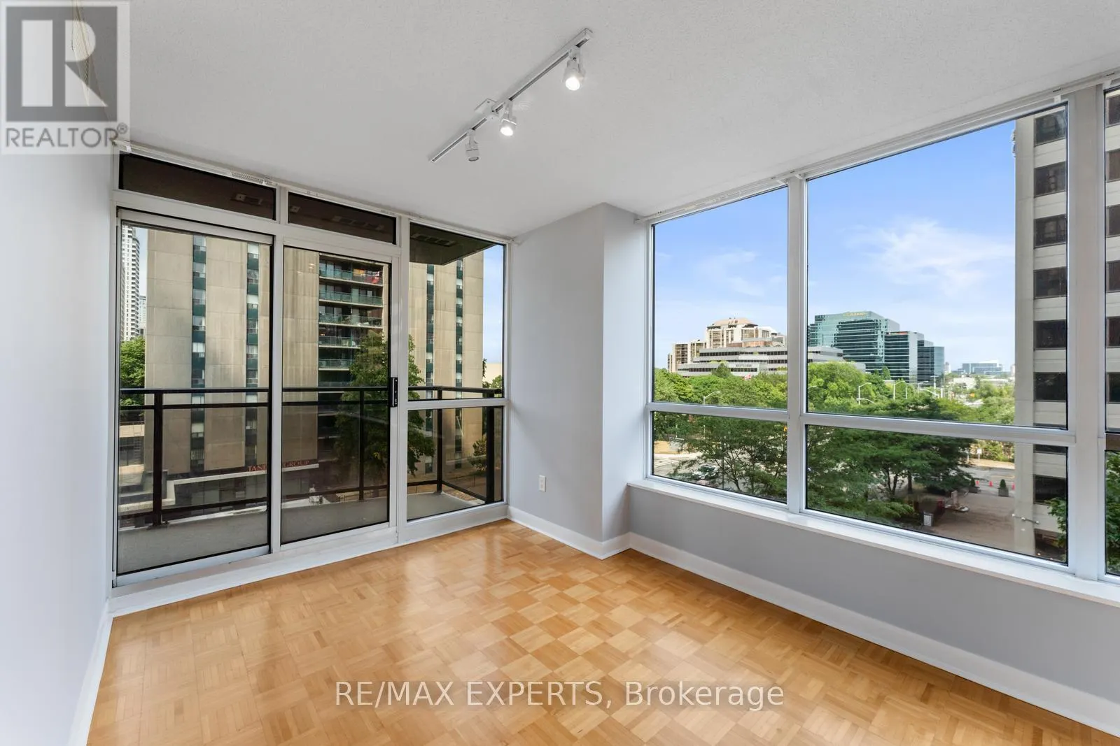 510 - 33 SHEPPARD AVENUE E