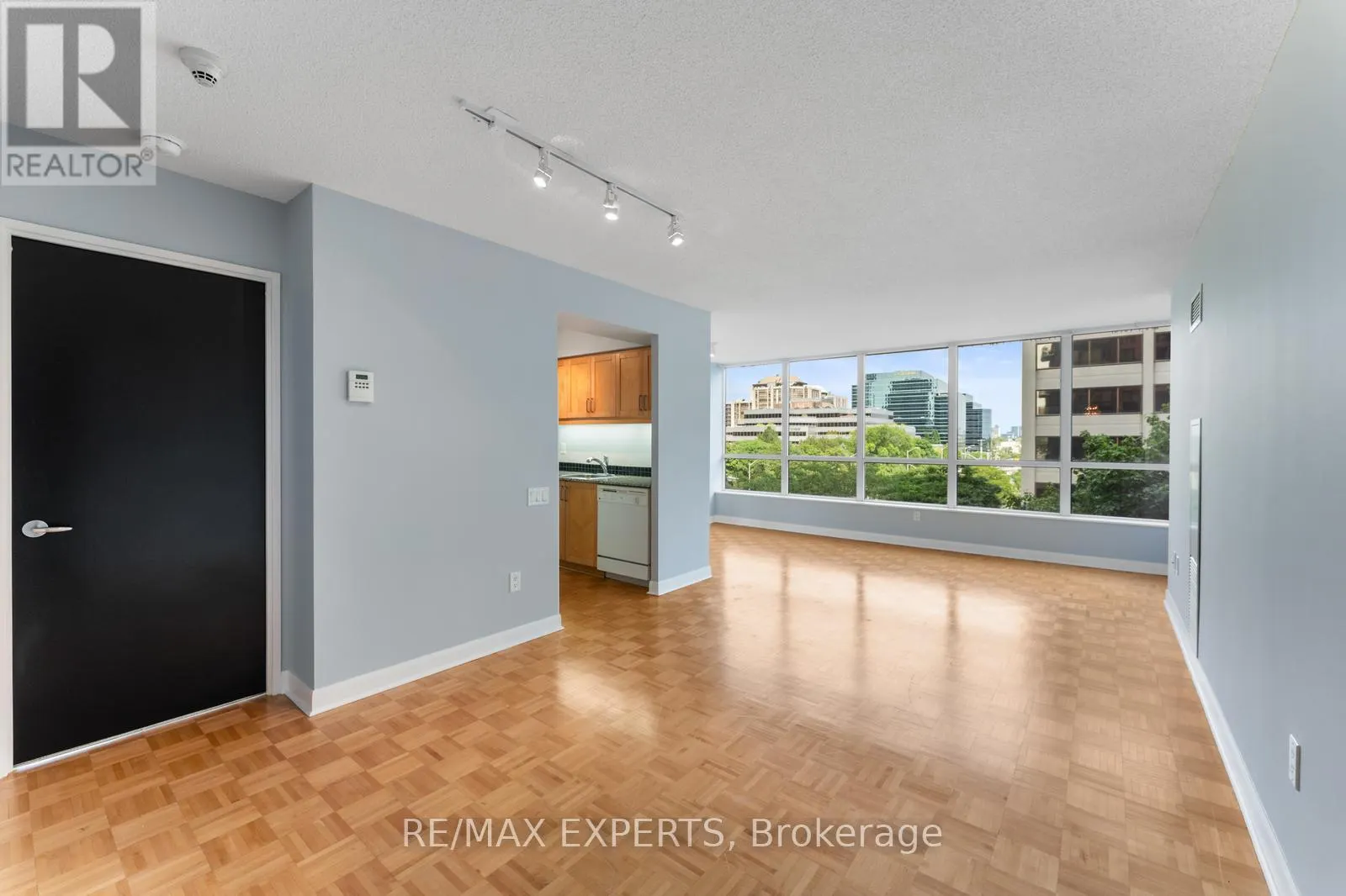 510 - 33 SHEPPARD AVENUE E