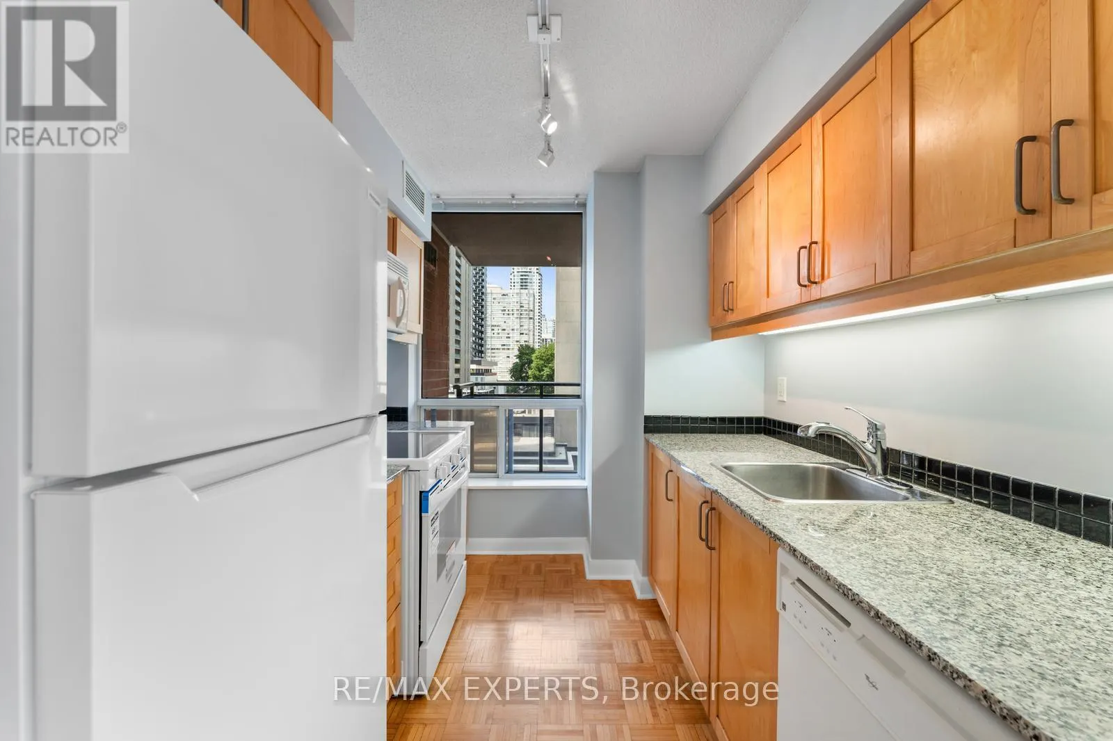510 - 33 SHEPPARD AVENUE E