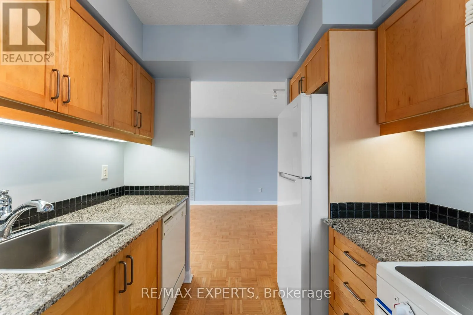 510 - 33 SHEPPARD AVENUE E