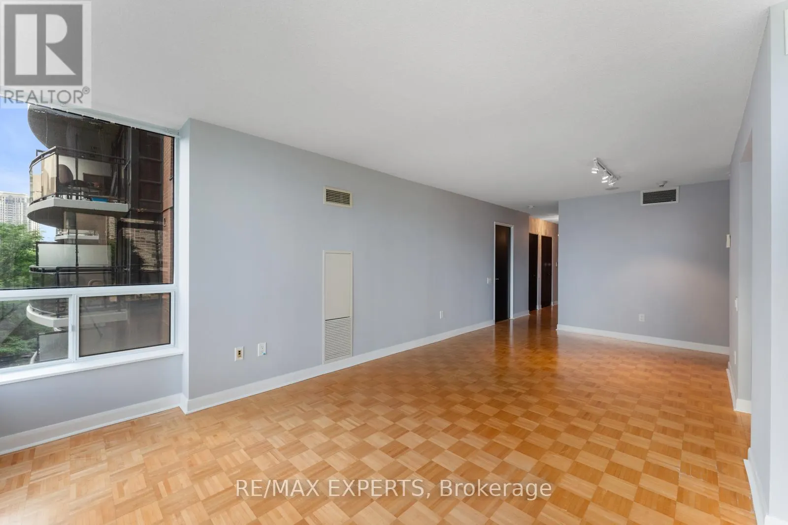 510 - 33 SHEPPARD AVENUE E