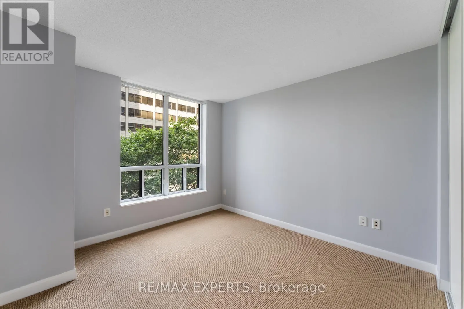 510 - 33 SHEPPARD AVENUE E