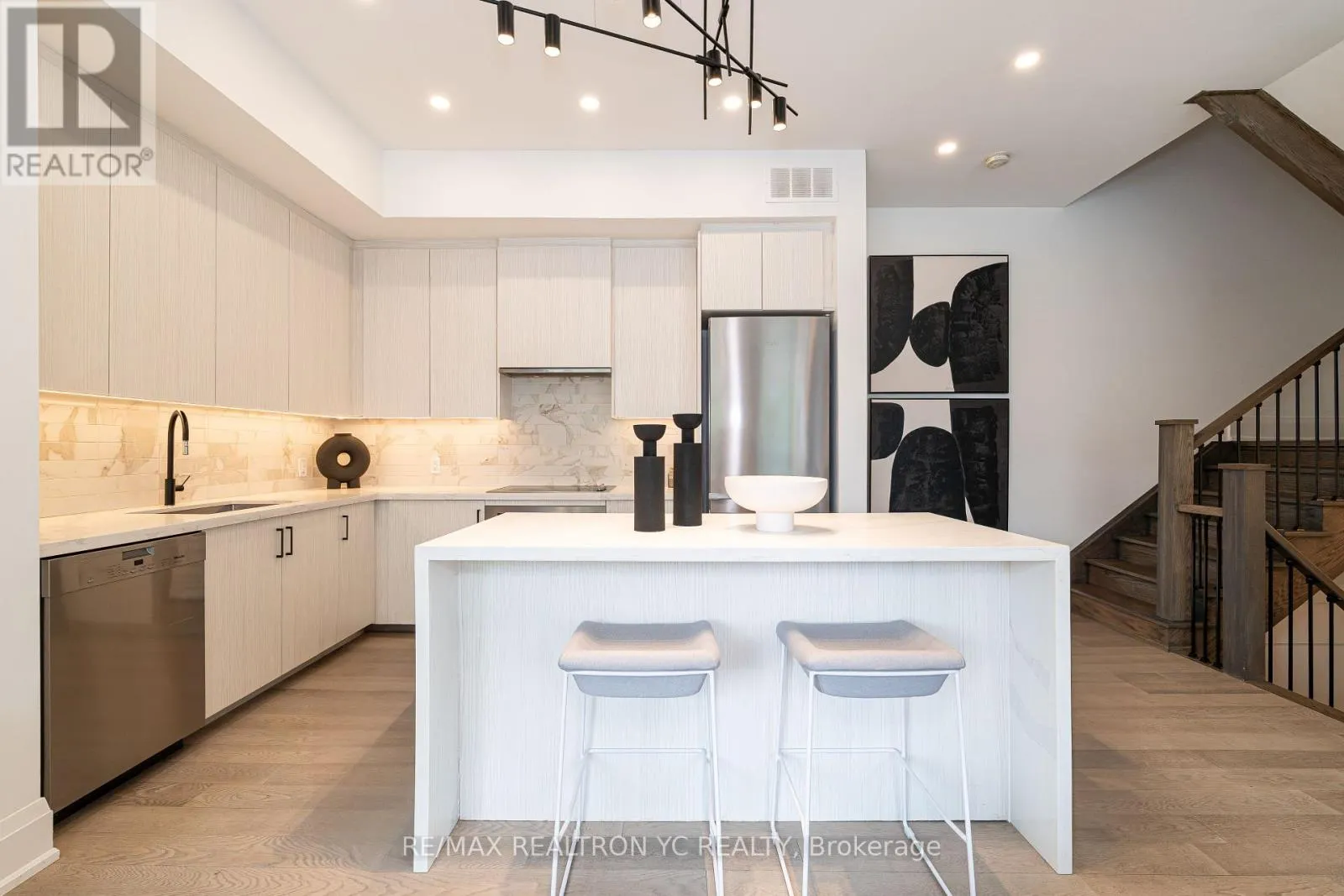 4 - 18 GREENBRIAR ROAD