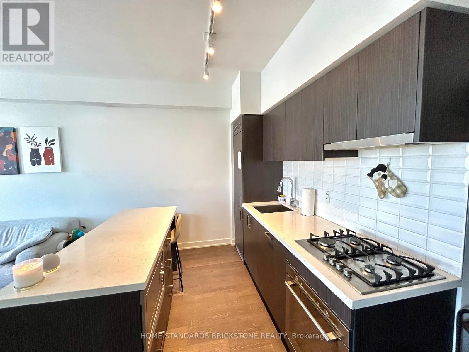 1810 - 501 ST.CLAIR AVENUE W