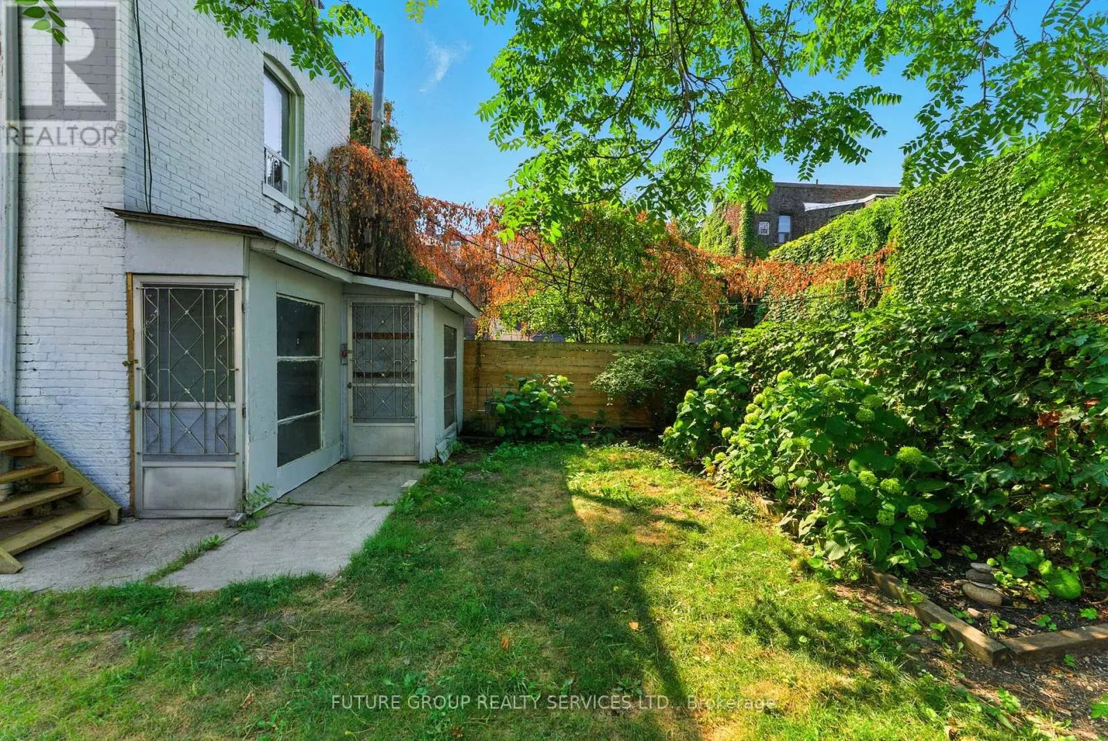 10 BORDEN STREET