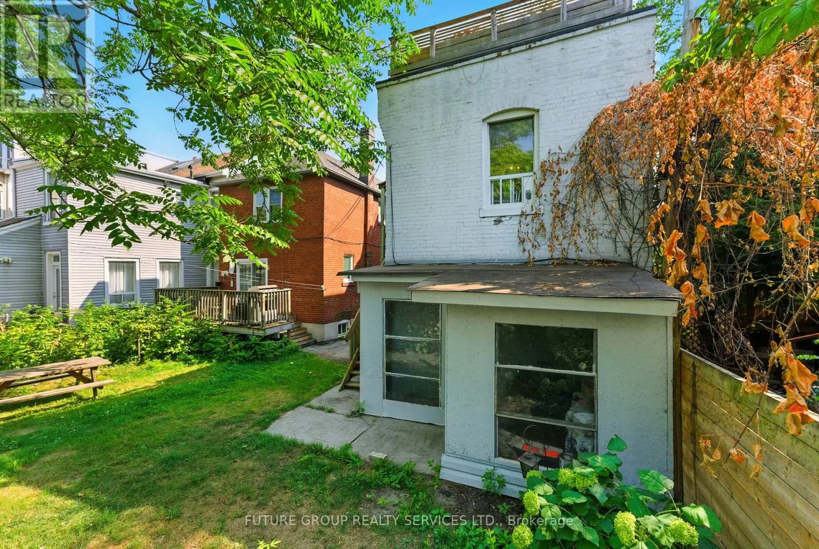 10 BORDEN STREET