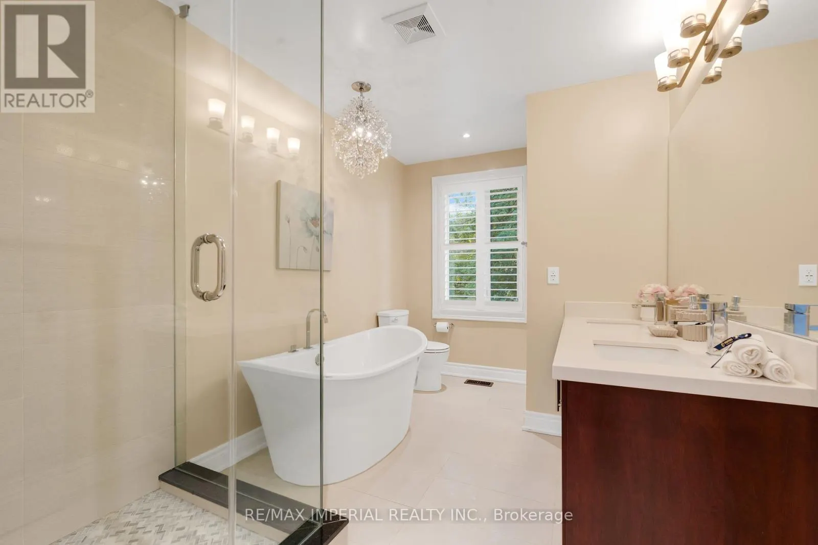 263 UPPER HIGHLAND CRESCENT
