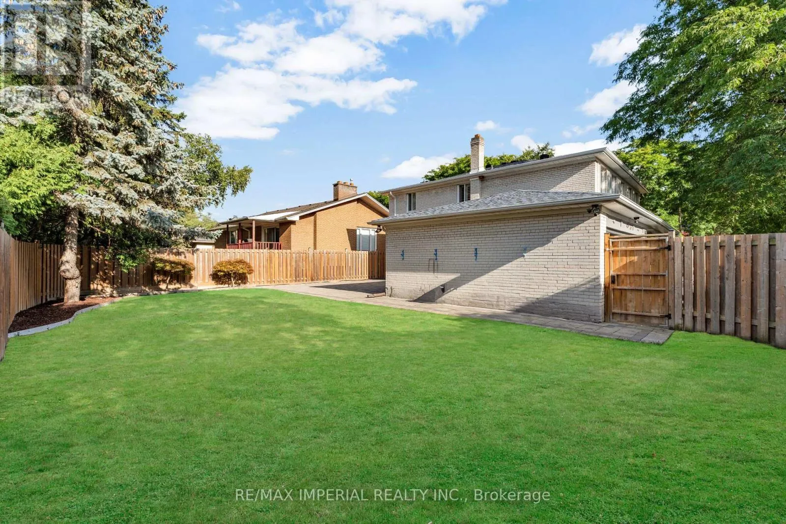 263 UPPER HIGHLAND CRESCENT
