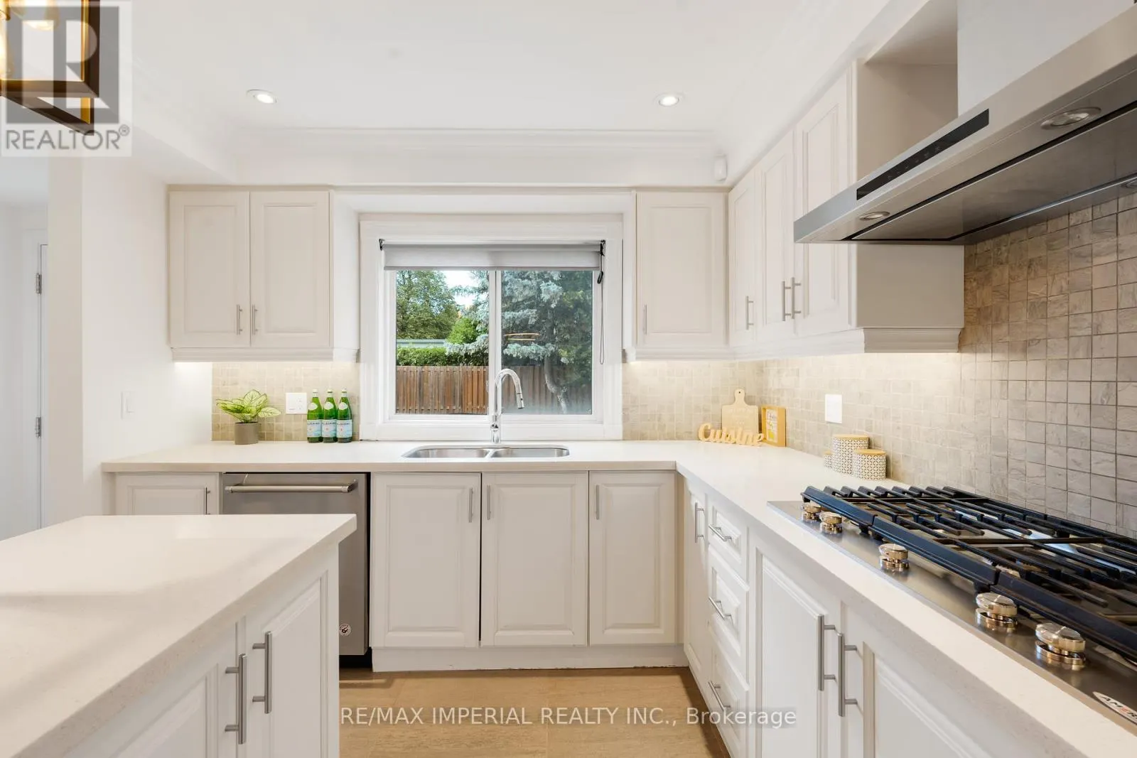 263 UPPER HIGHLAND CRESCENT