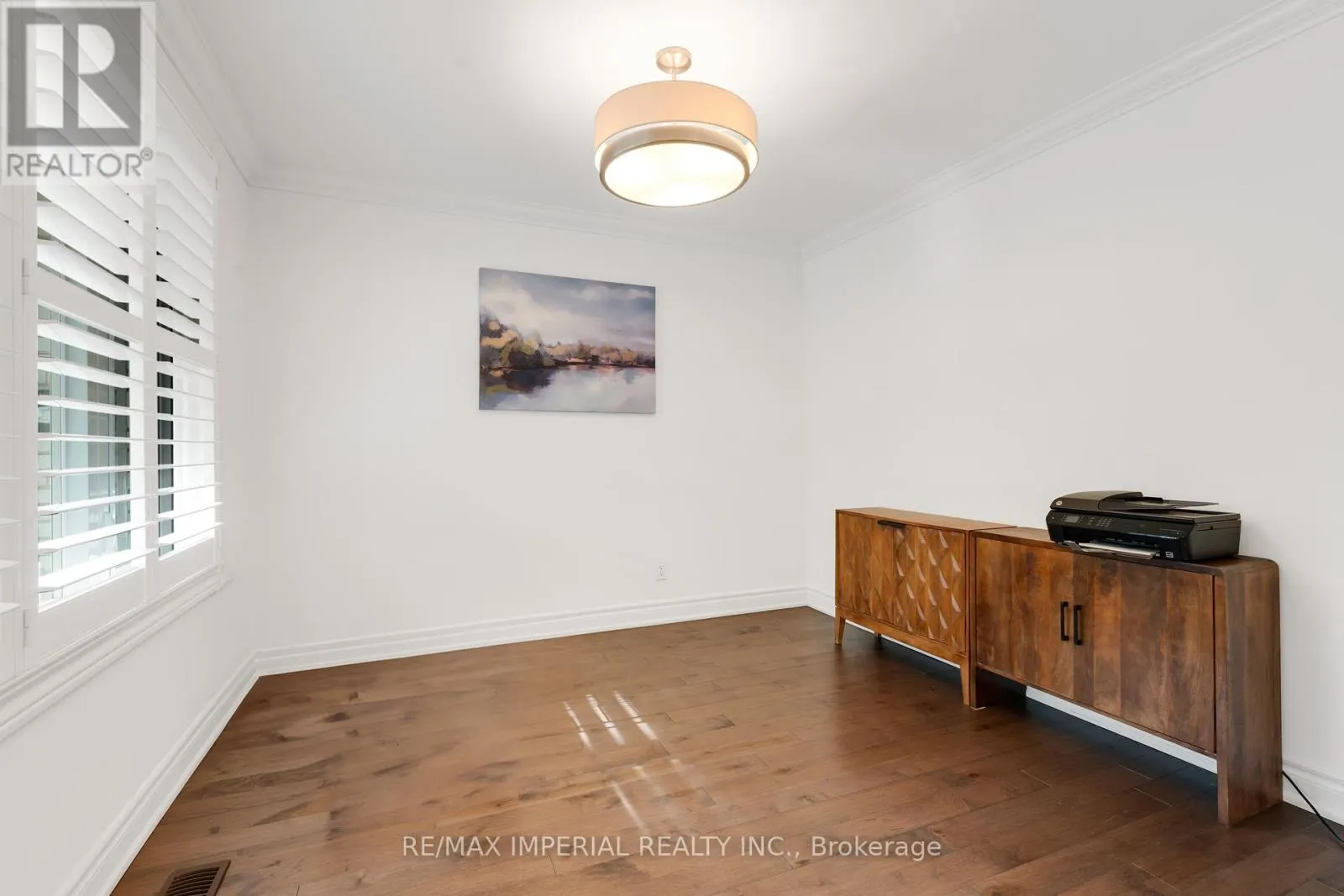 263 UPPER HIGHLAND CRESCENT