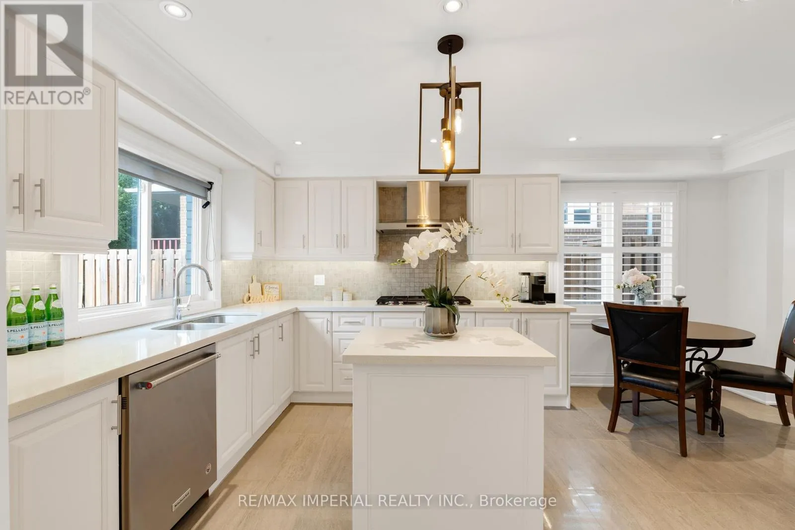 263 UPPER HIGHLAND CRESCENT