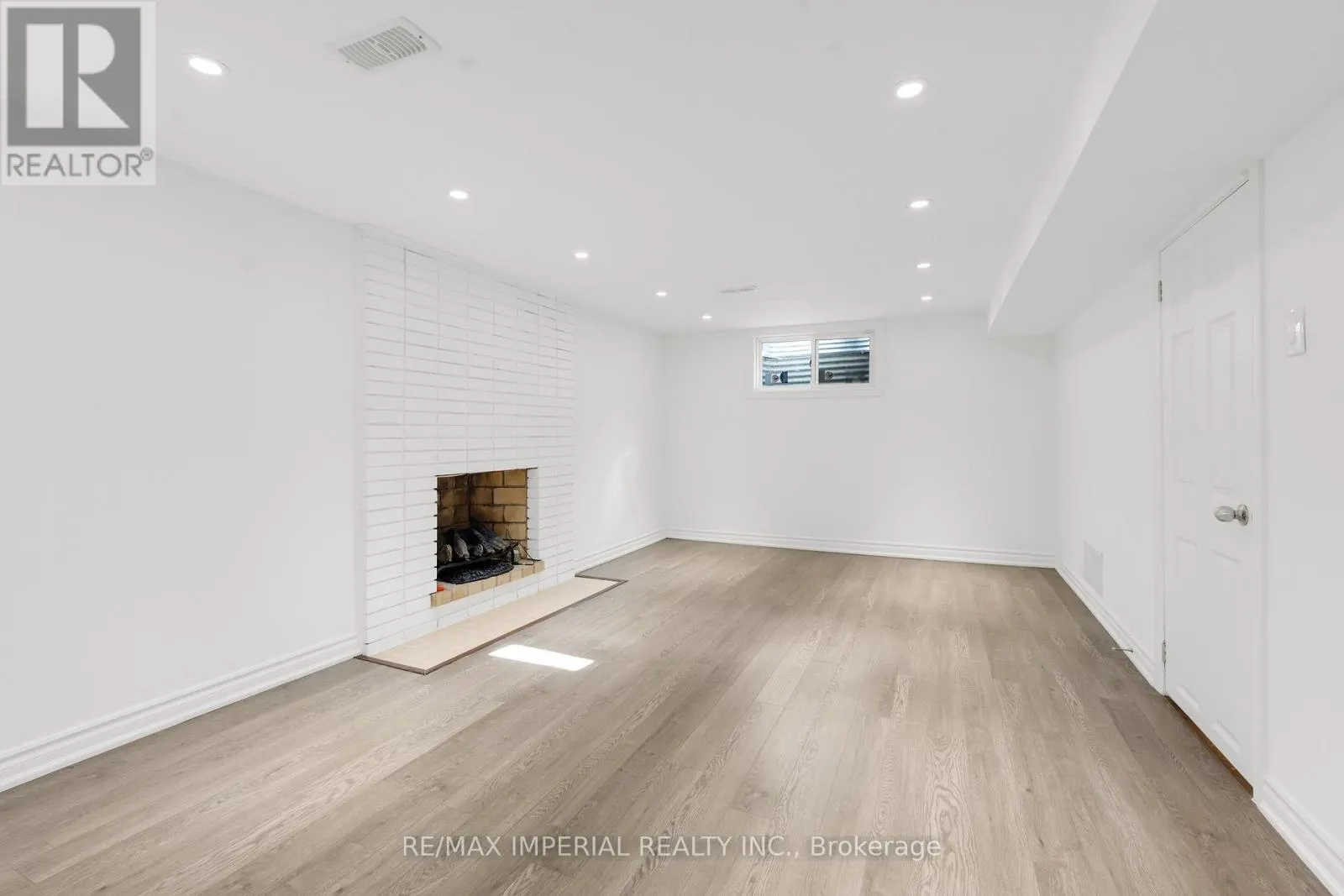 263 UPPER HIGHLAND CRESCENT
