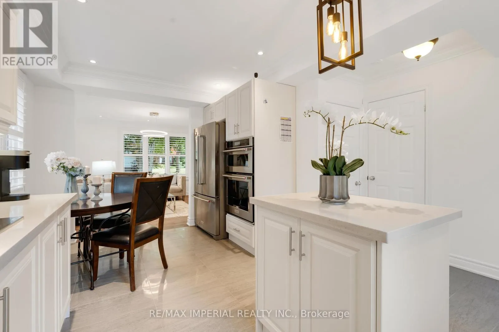 263 UPPER HIGHLAND CRESCENT