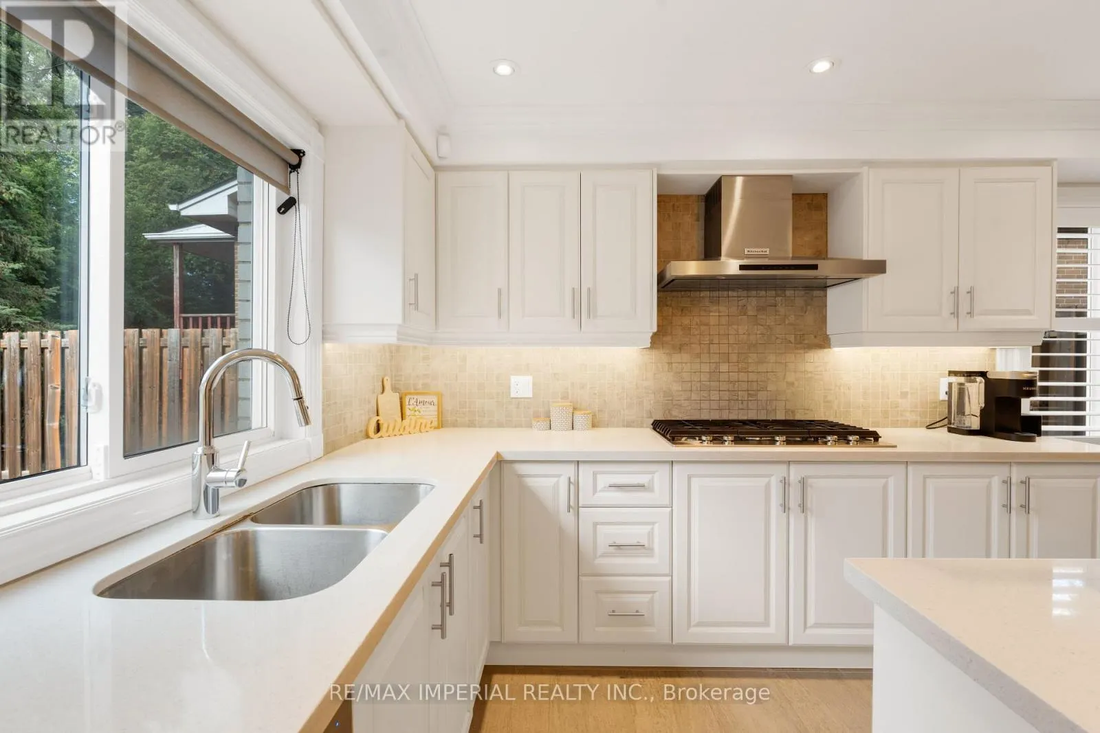 263 UPPER HIGHLAND CRESCENT