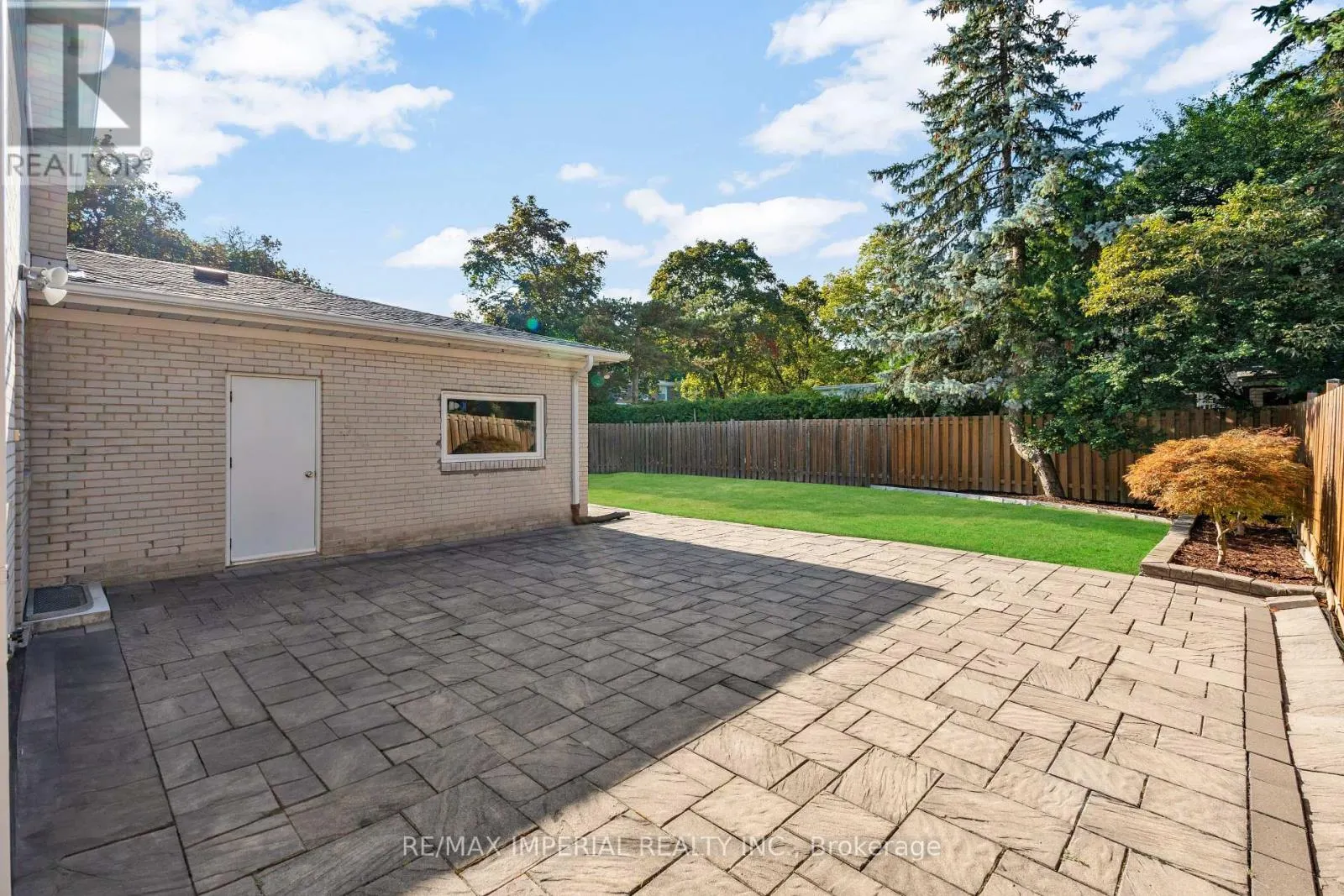 263 UPPER HIGHLAND CRESCENT