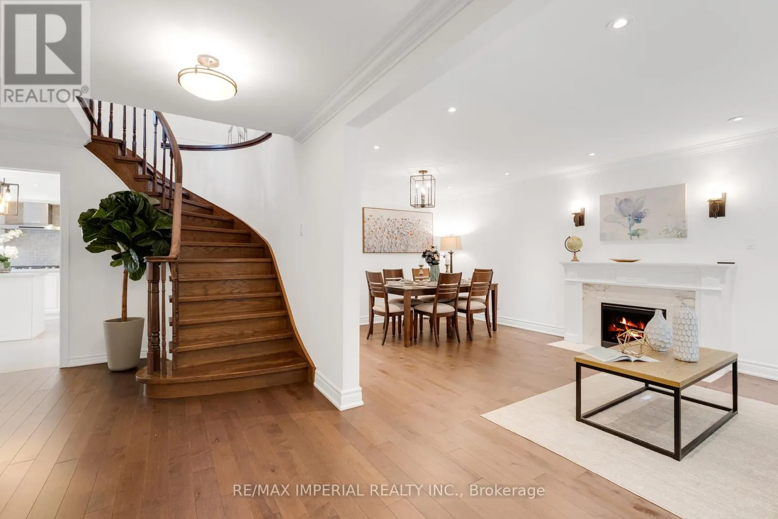 263 UPPER HIGHLAND CRESCENT