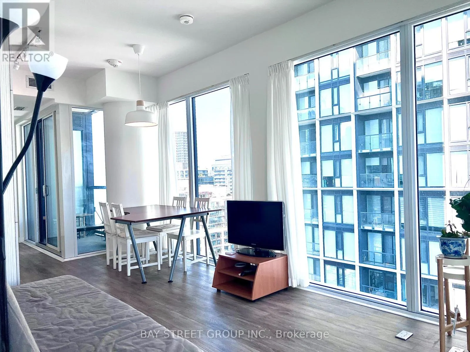 1809 - 158 FRONT STREET E