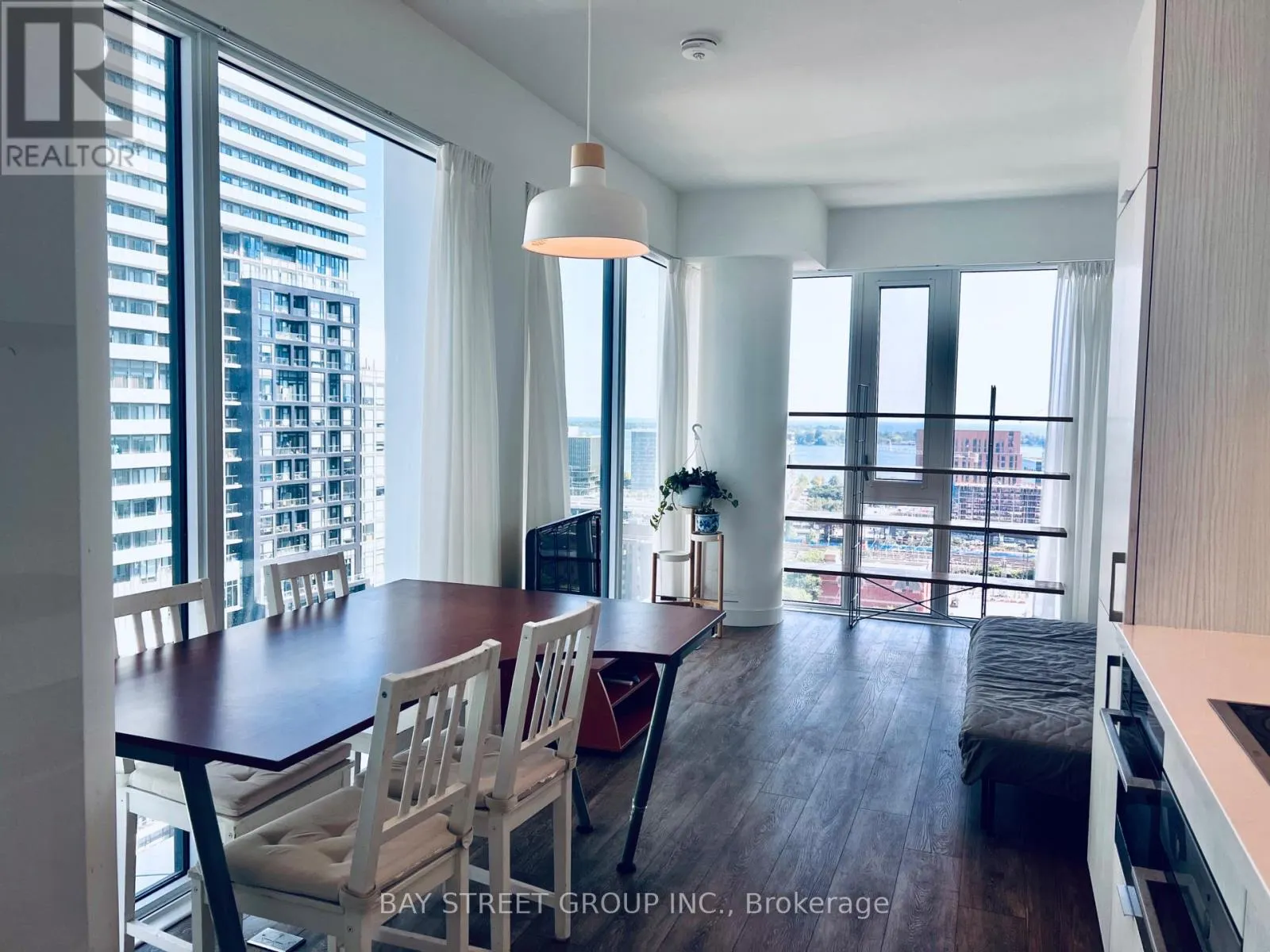 1809 - 158 FRONT STREET E