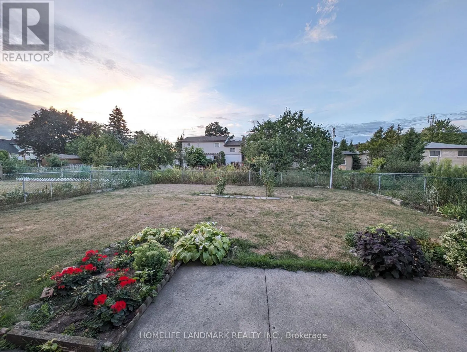 (UPPER UNIT) - 56 BICKERTON CRESCENT