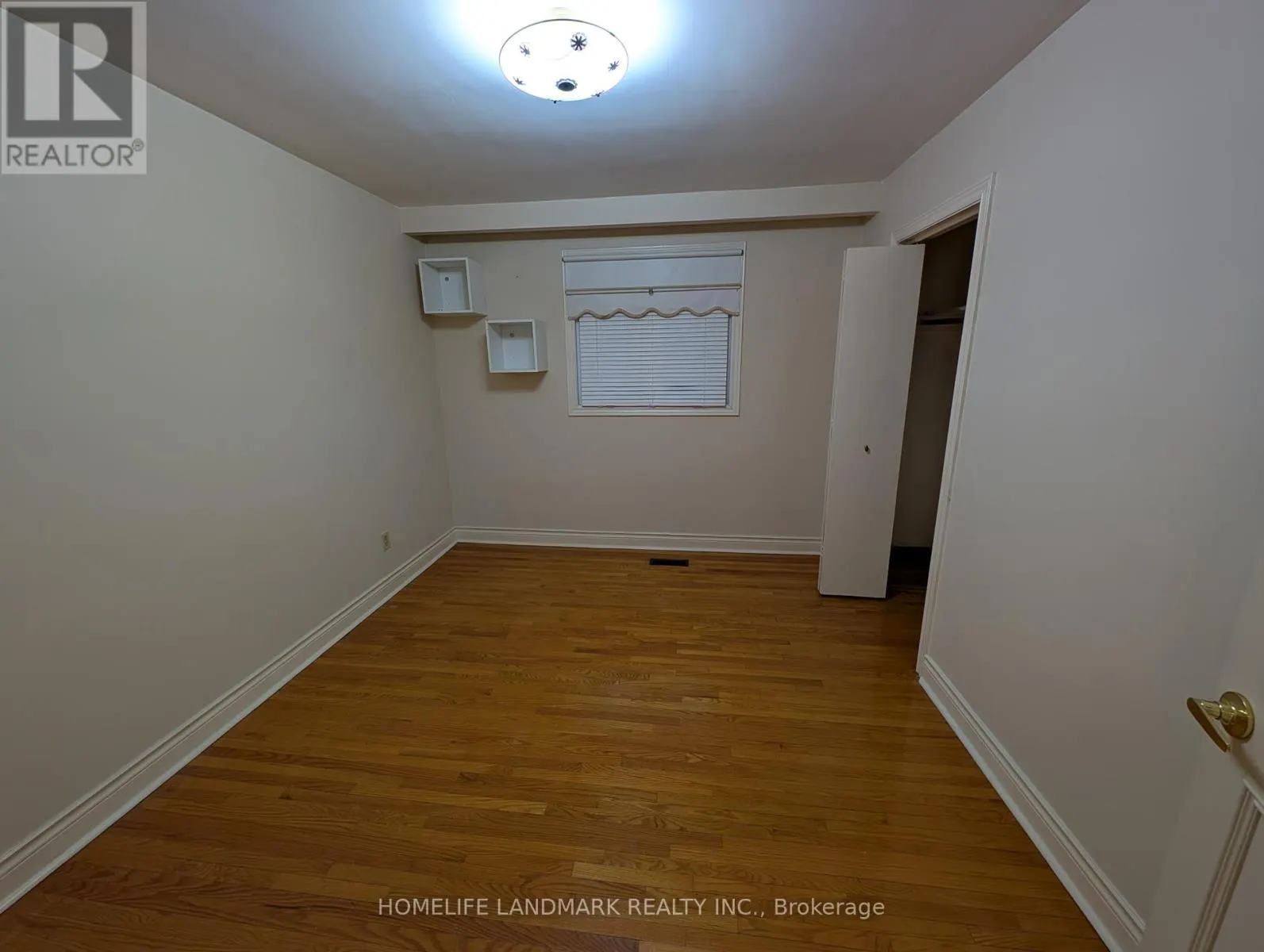 (UPPER UNIT) - 56 BICKERTON CRESCENT