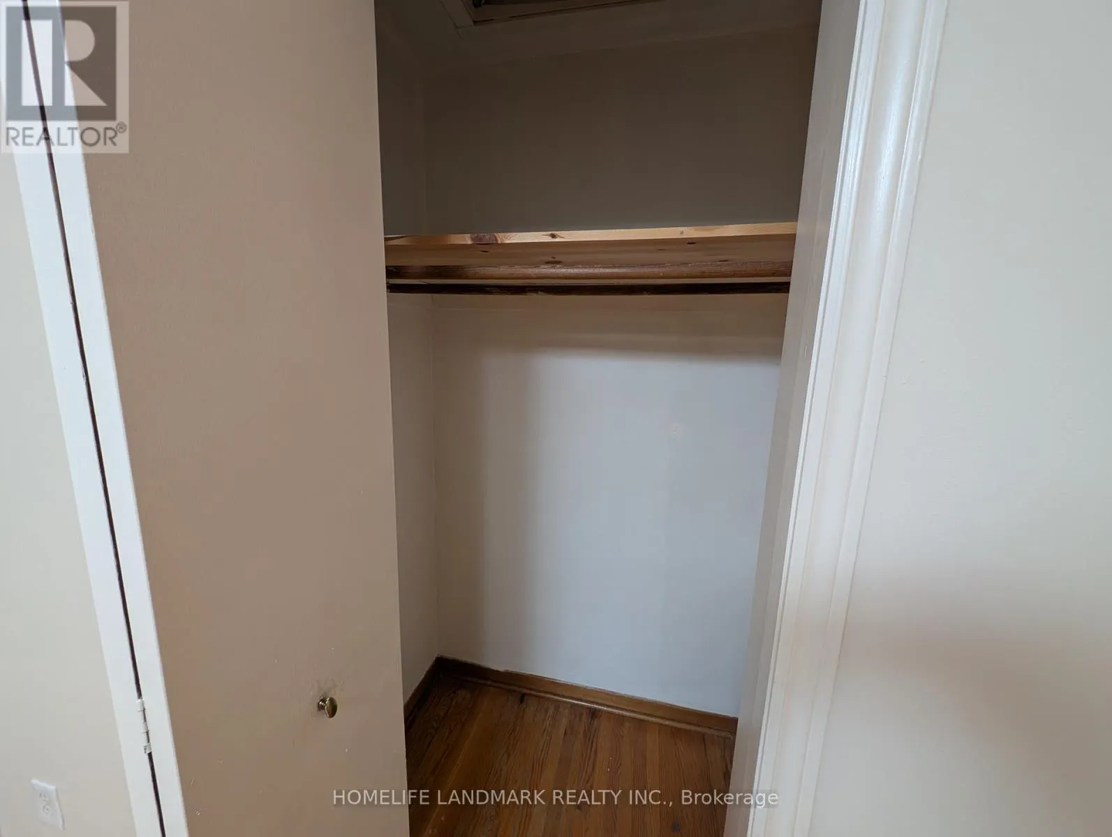 (UPPER UNIT) - 56 BICKERTON CRESCENT