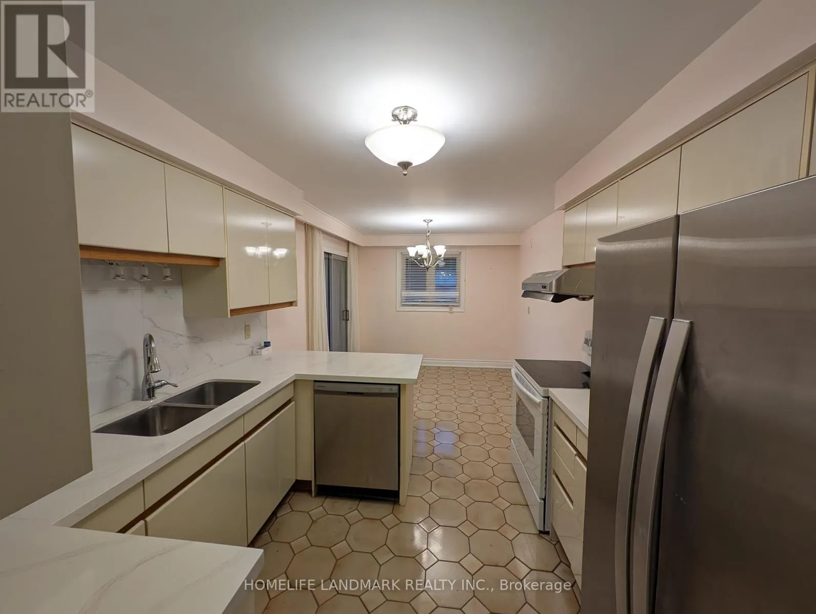 (UPPER UNIT) - 56 BICKERTON CRESCENT