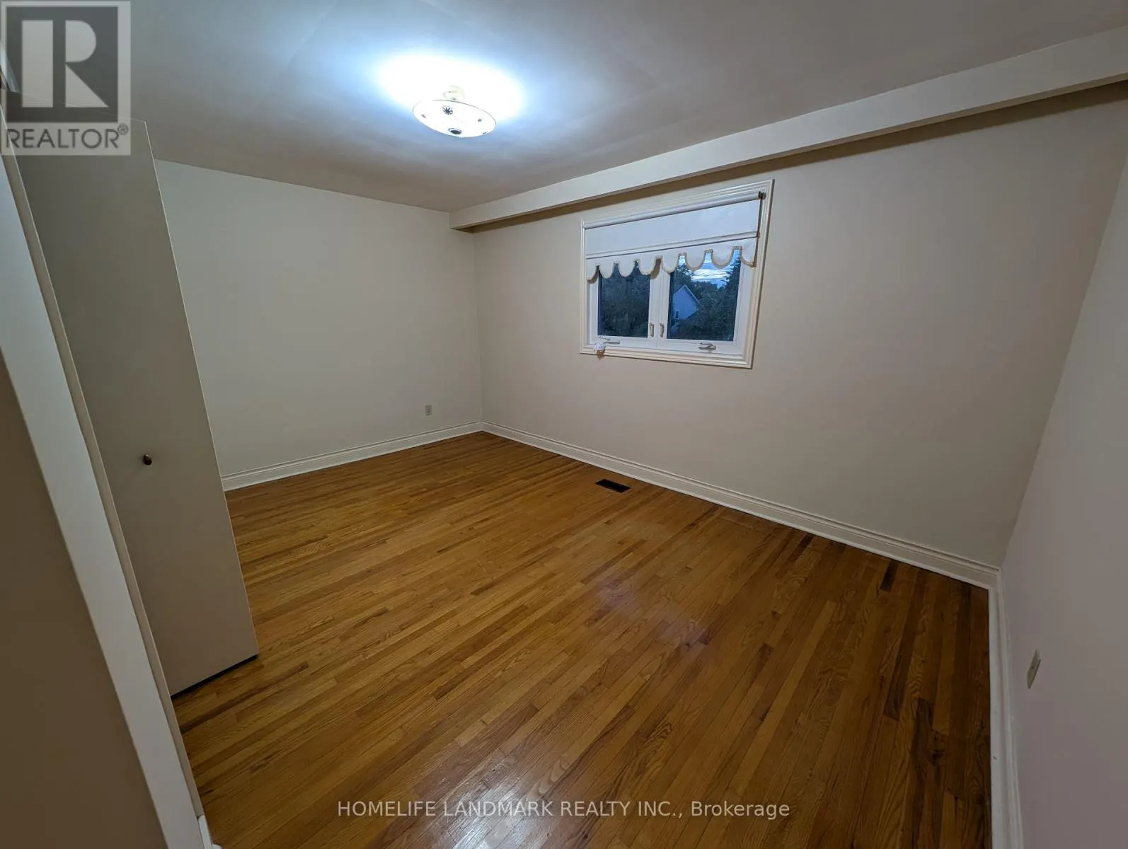 (UPPER UNIT) - 56 BICKERTON CRESCENT