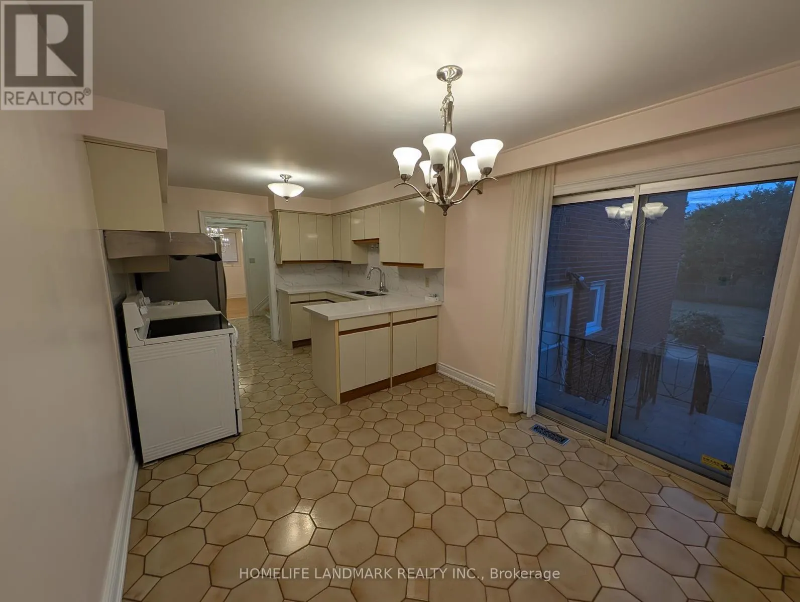 (UPPER UNIT) - 56 BICKERTON CRESCENT
