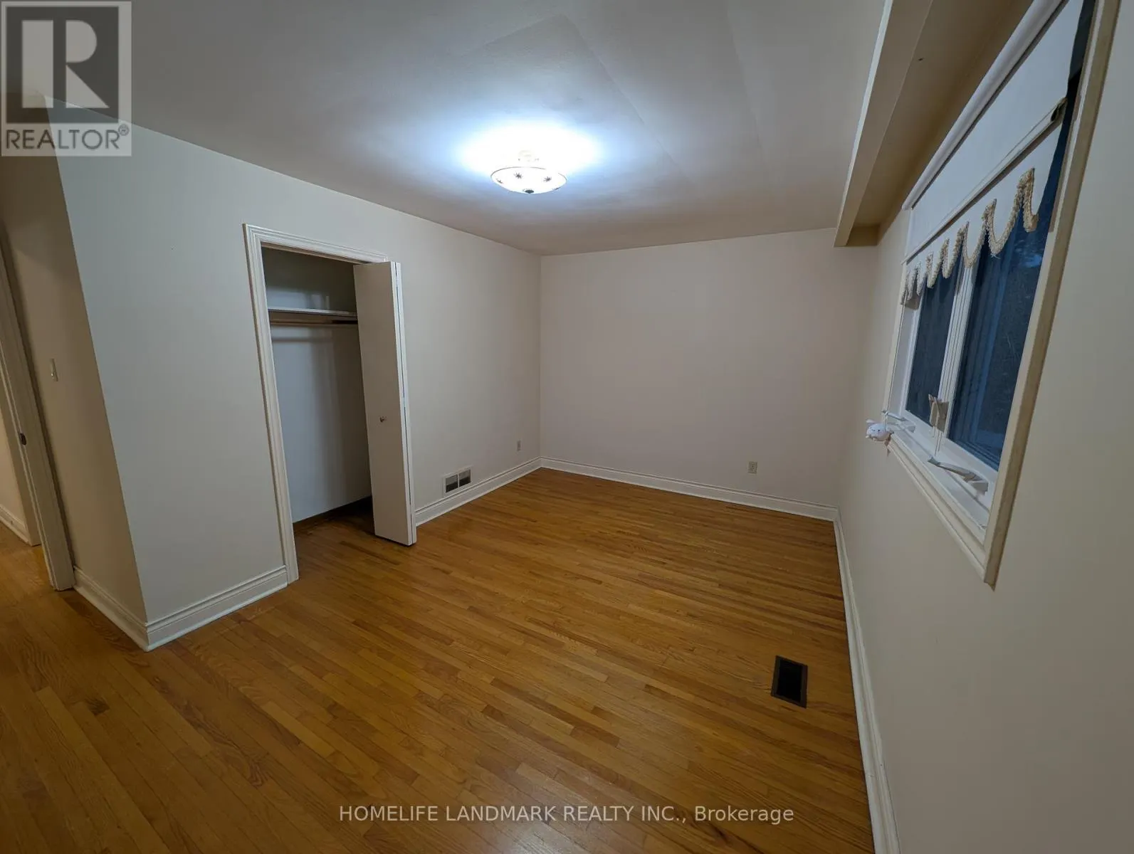 (UPPER UNIT) - 56 BICKERTON CRESCENT