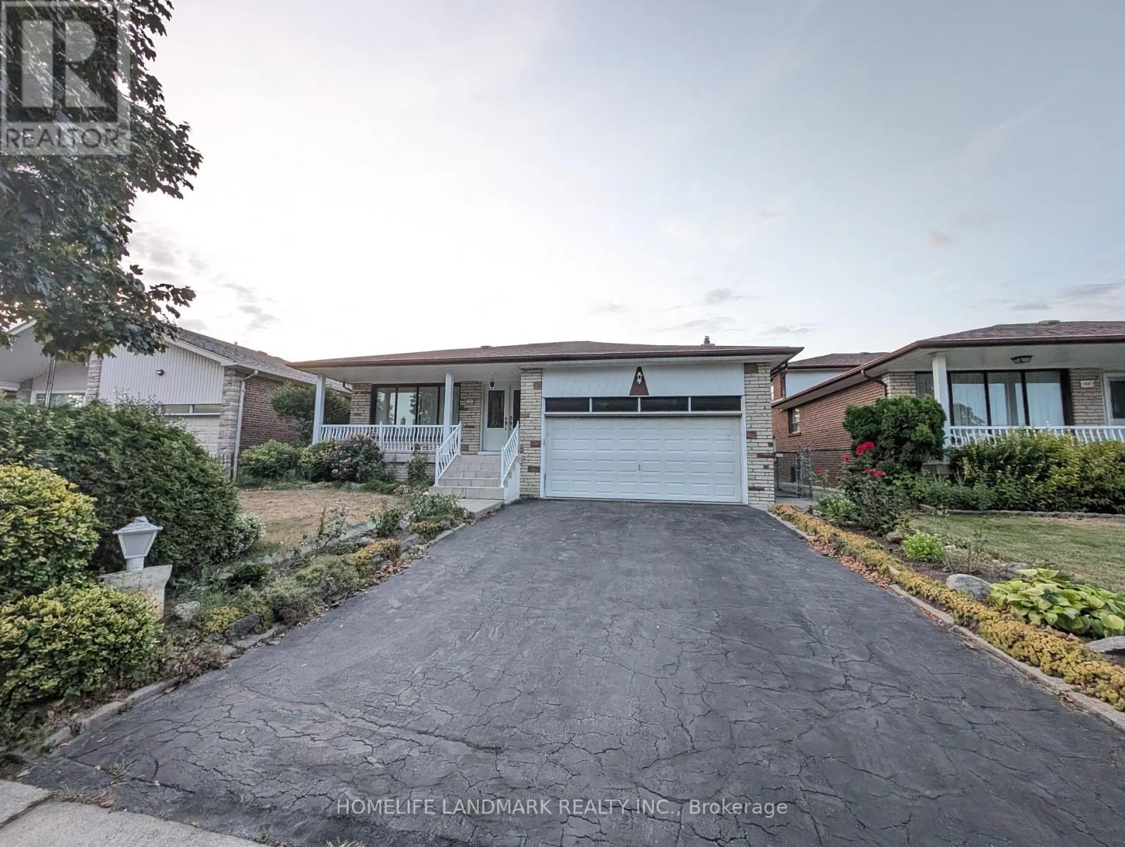 (UPPER UNIT) - 56 BICKERTON CRESCENT