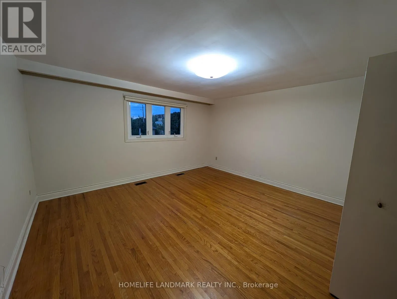 (UPPER UNIT) - 56 BICKERTON CRESCENT
