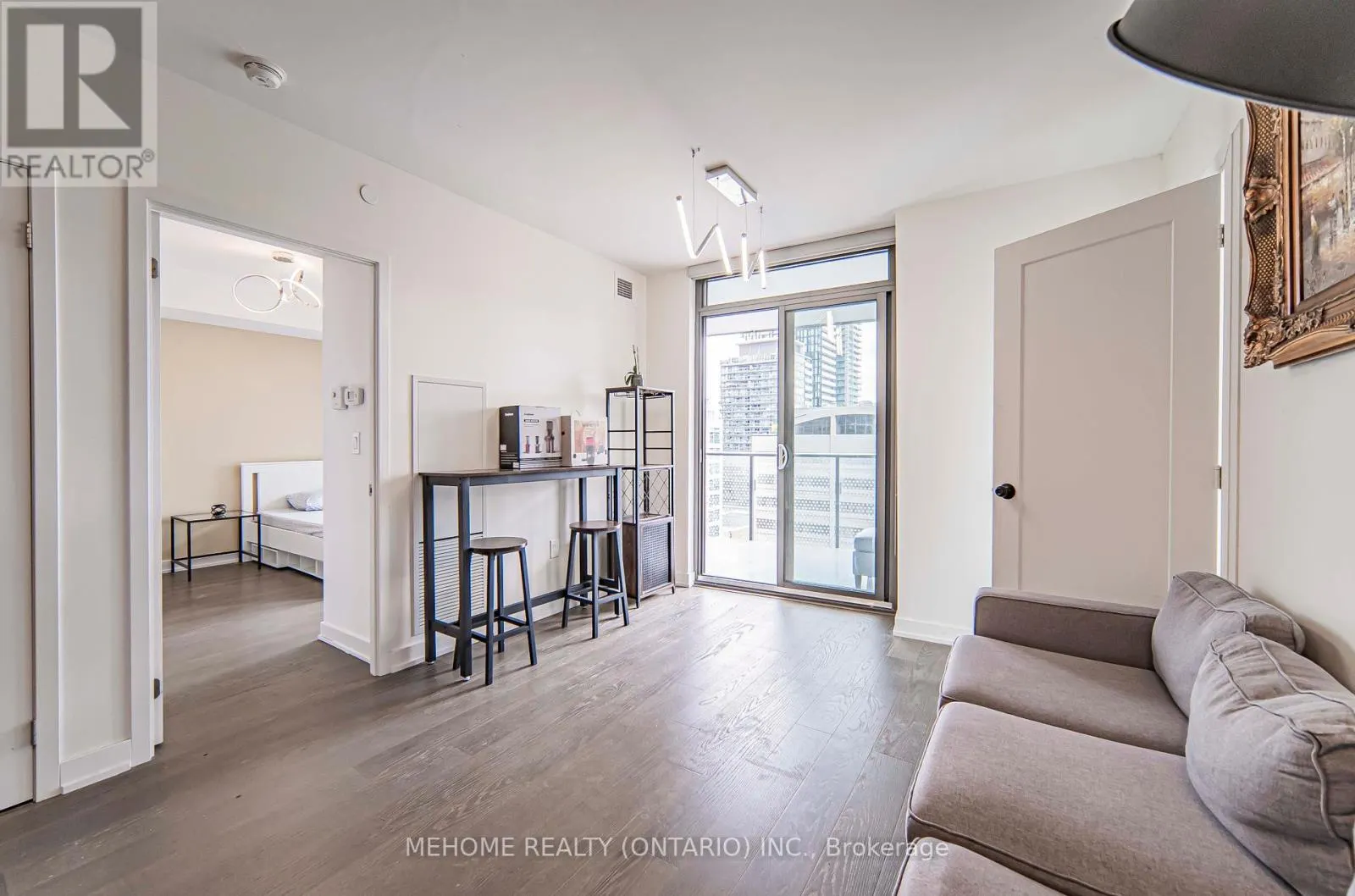 902 - 11 WELLESLEY STREET W