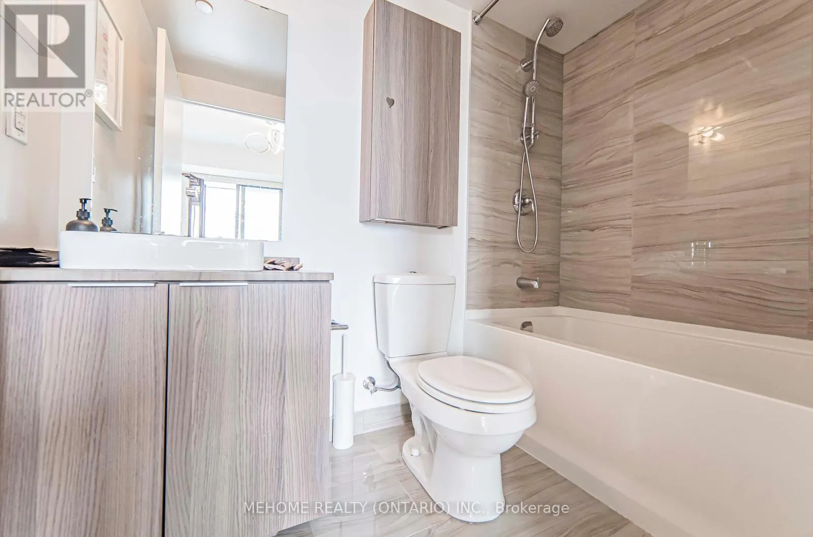 902 - 11 WELLESLEY STREET W