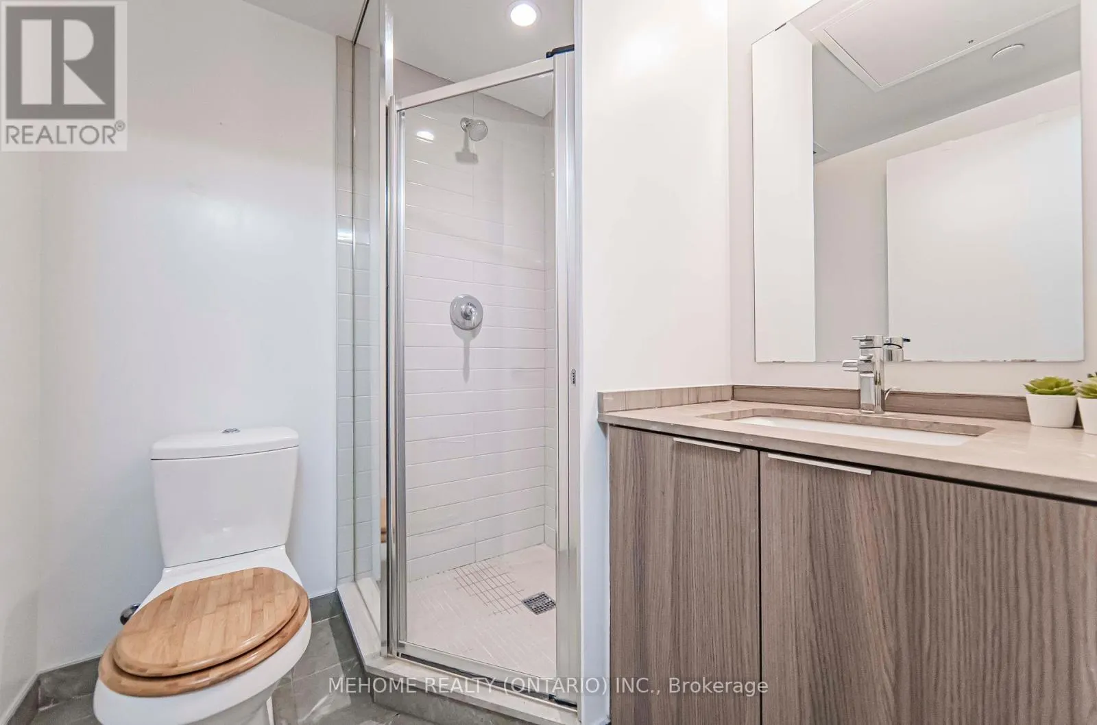 902 - 11 WELLESLEY STREET W