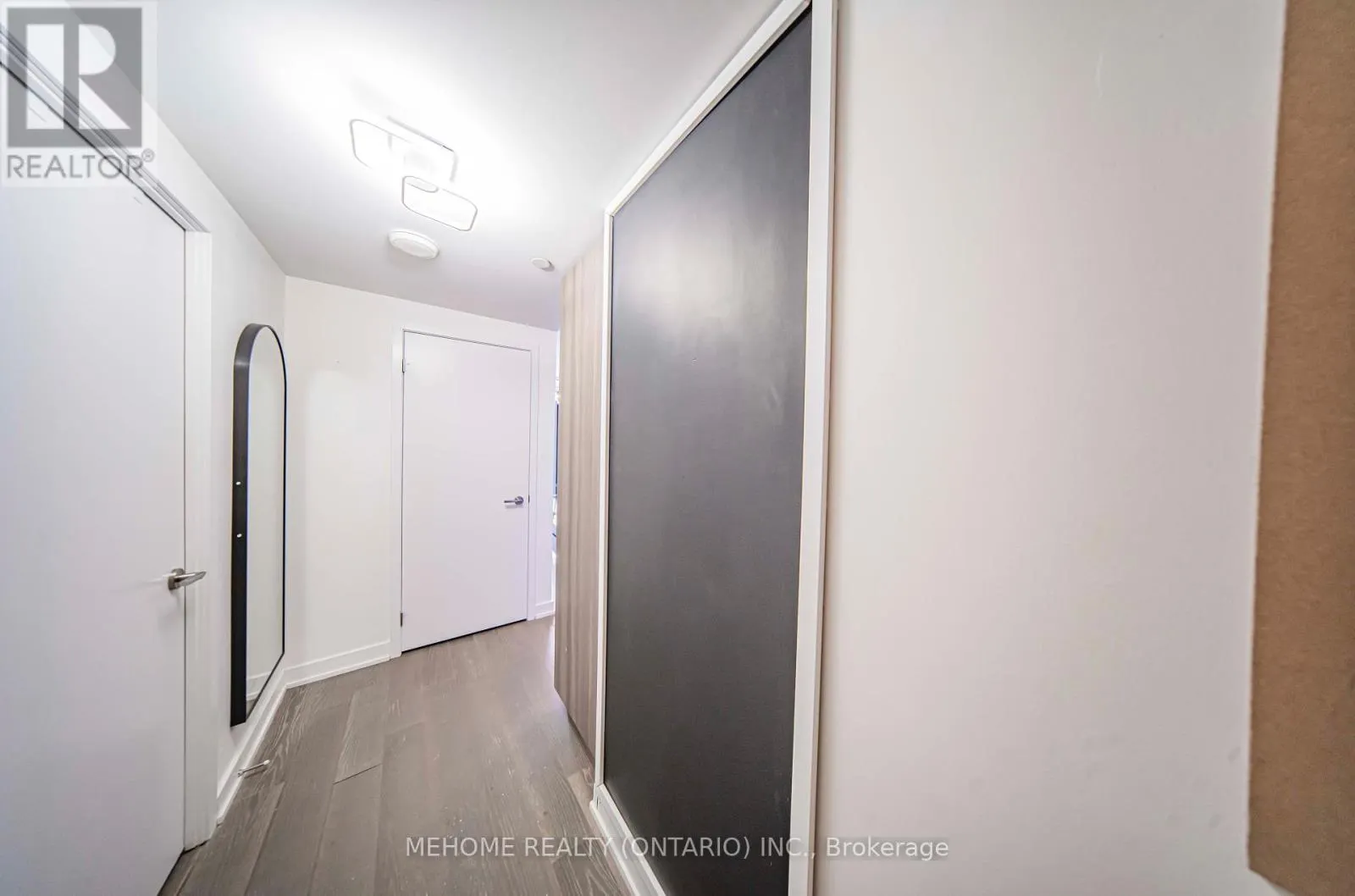 902 - 11 WELLESLEY STREET W