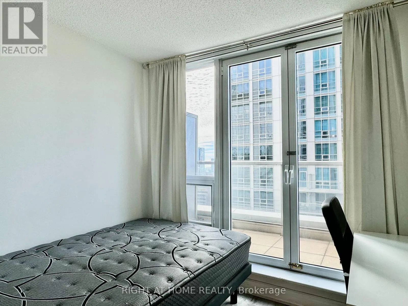 3207 - 763 BAY STREET