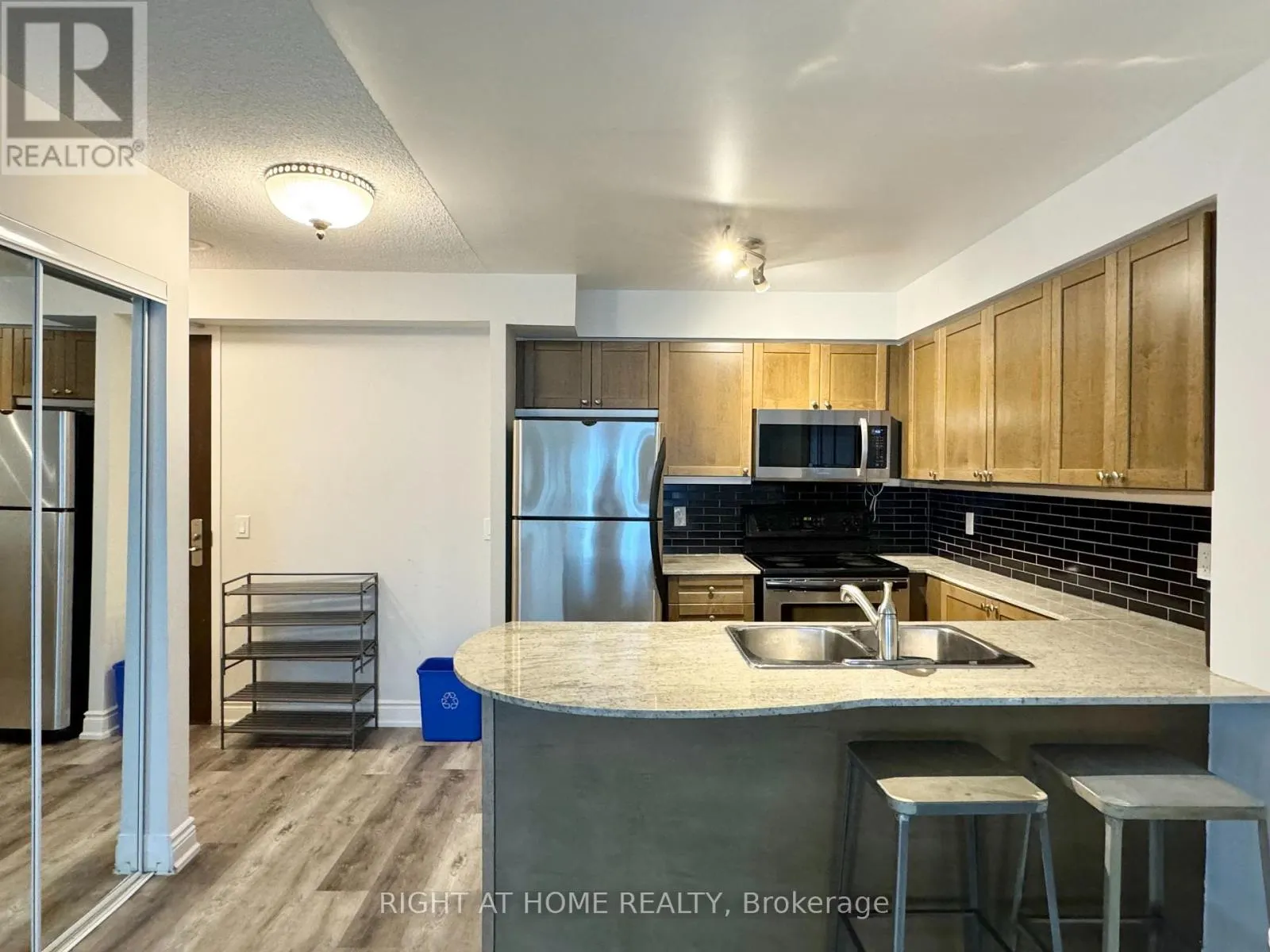 3207 - 763 BAY STREET