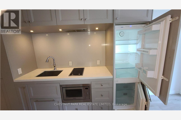 #1013 -155 YORKVILLE AVE, Toronto