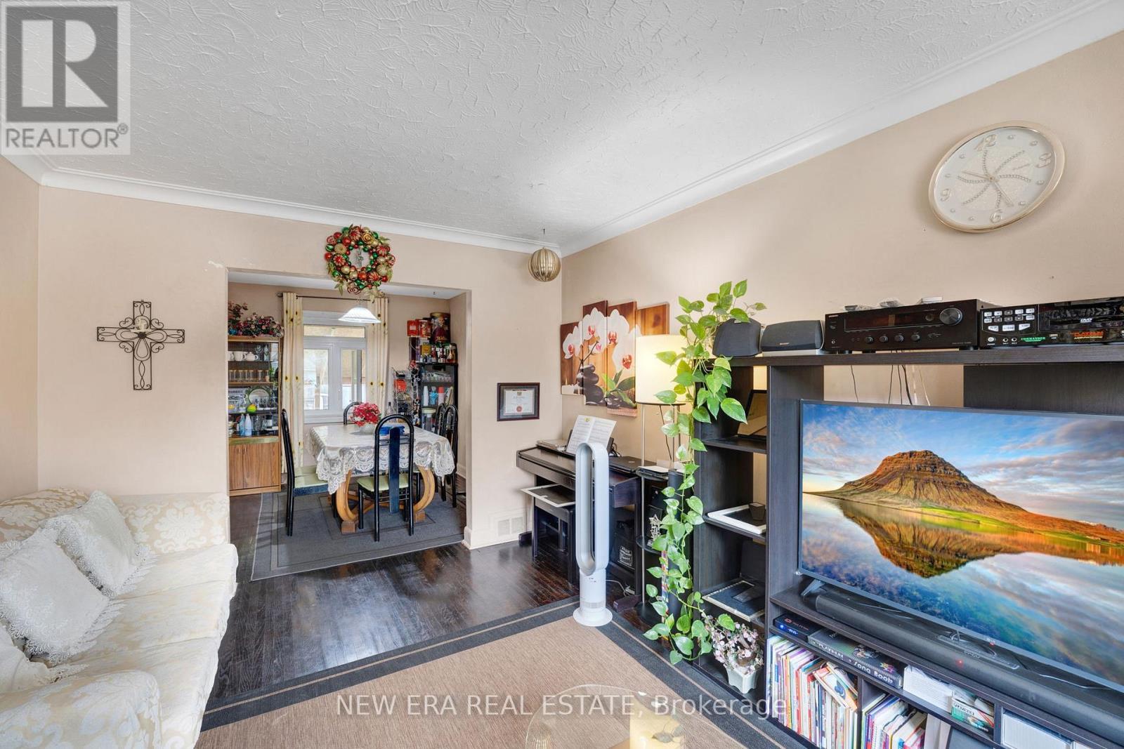 Listing C6803076 - Large Photo # 4