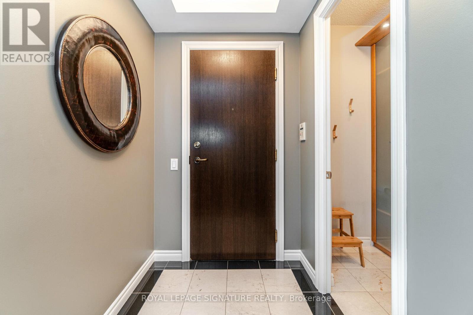 #714 -18 WILLIAM CARSON CRES, #714