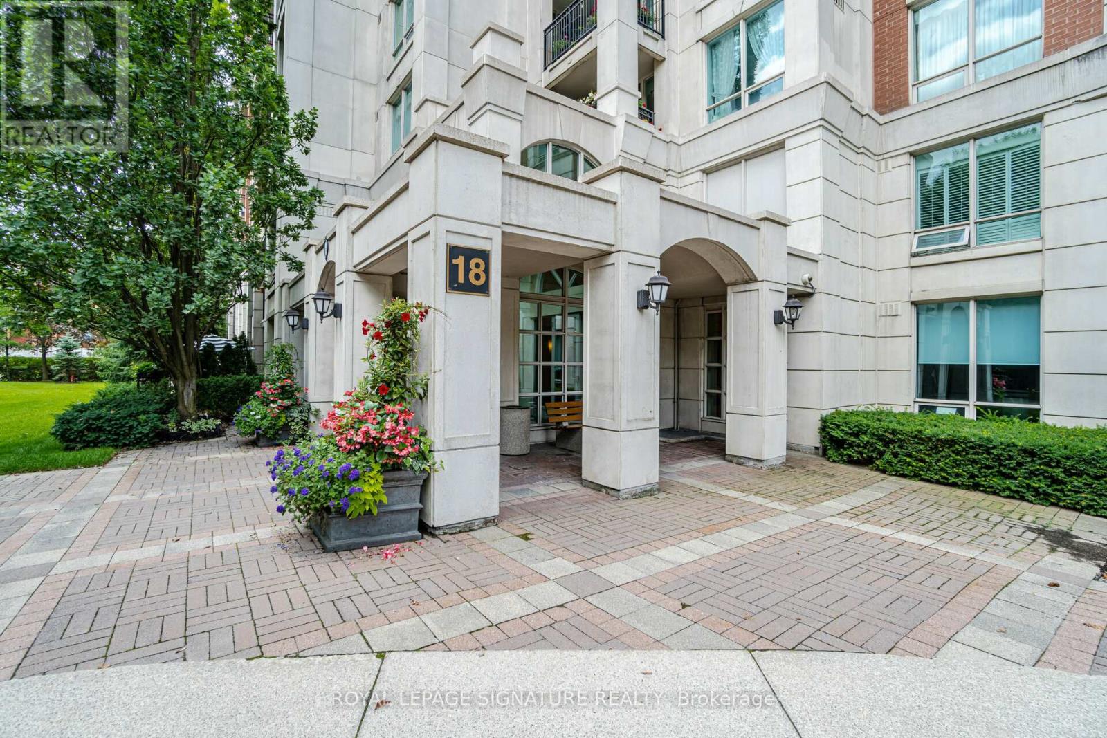#714 -18 WILLIAM CARSON CRES, #714