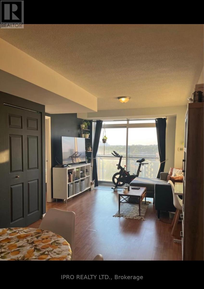 #1008 -15 MAPLEWOOD AVE, #1008