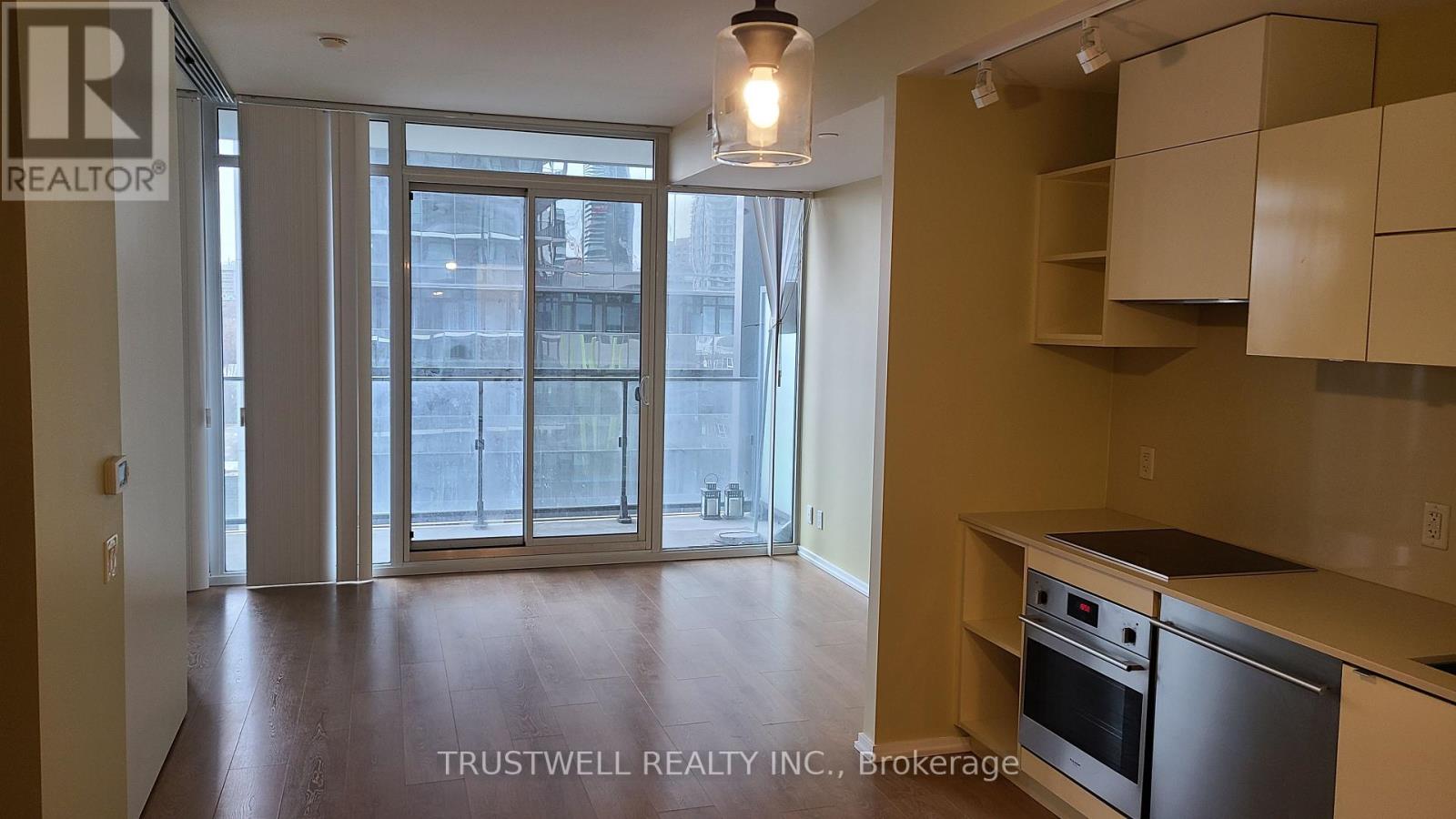 #903 -295 ADELAIDE ST W, #903