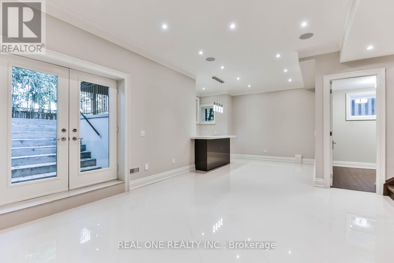 358 WILLOWDALE AVE