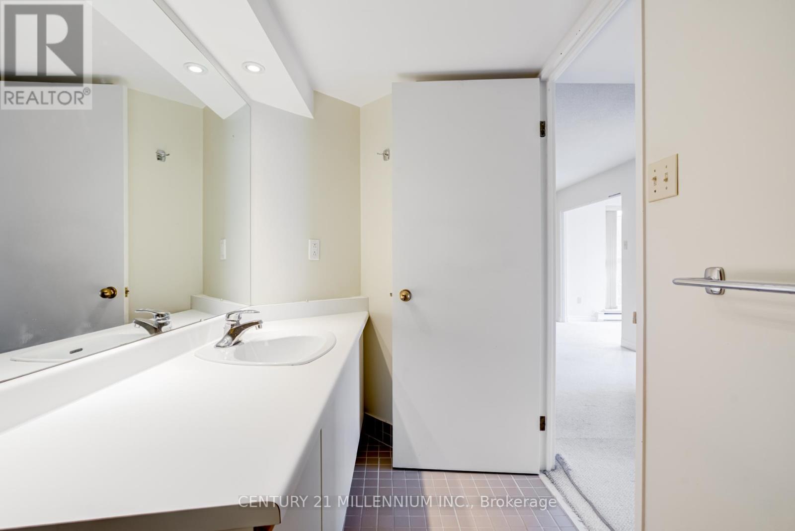 #403 -65 SCADDING AVE, #403