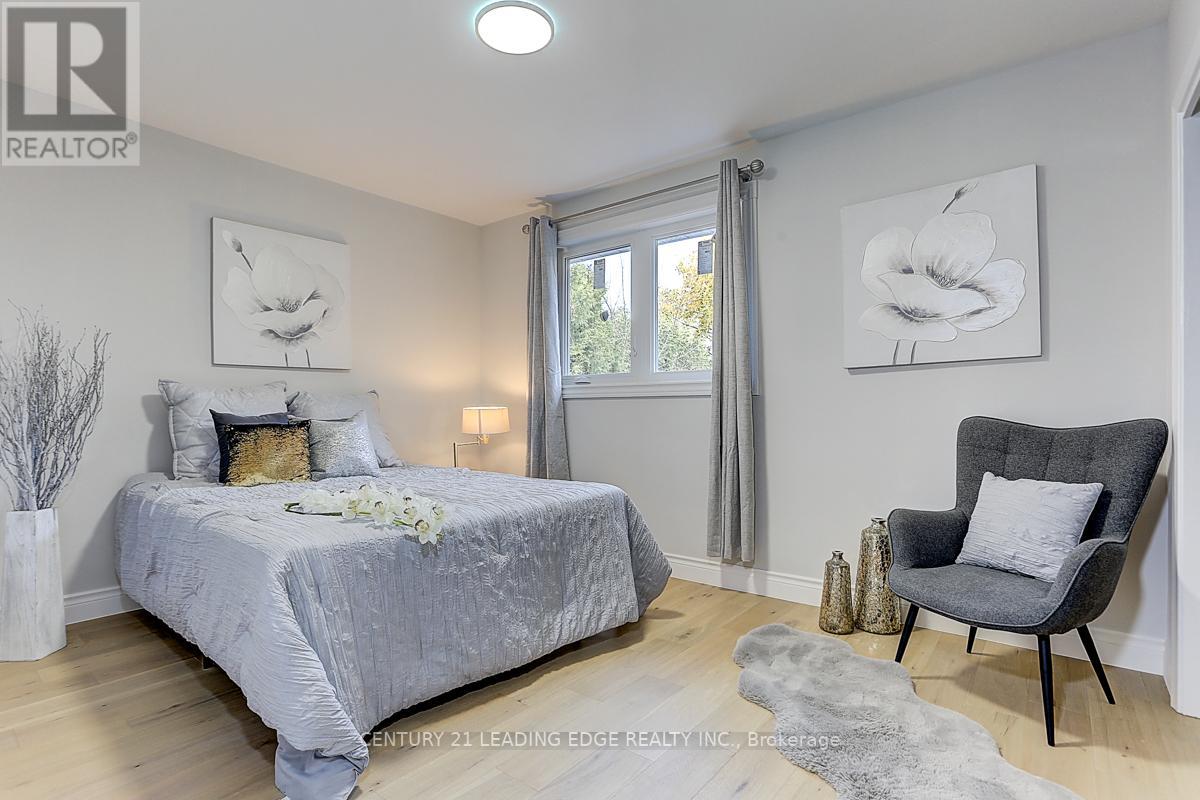 54 CAMWOOD CRES
