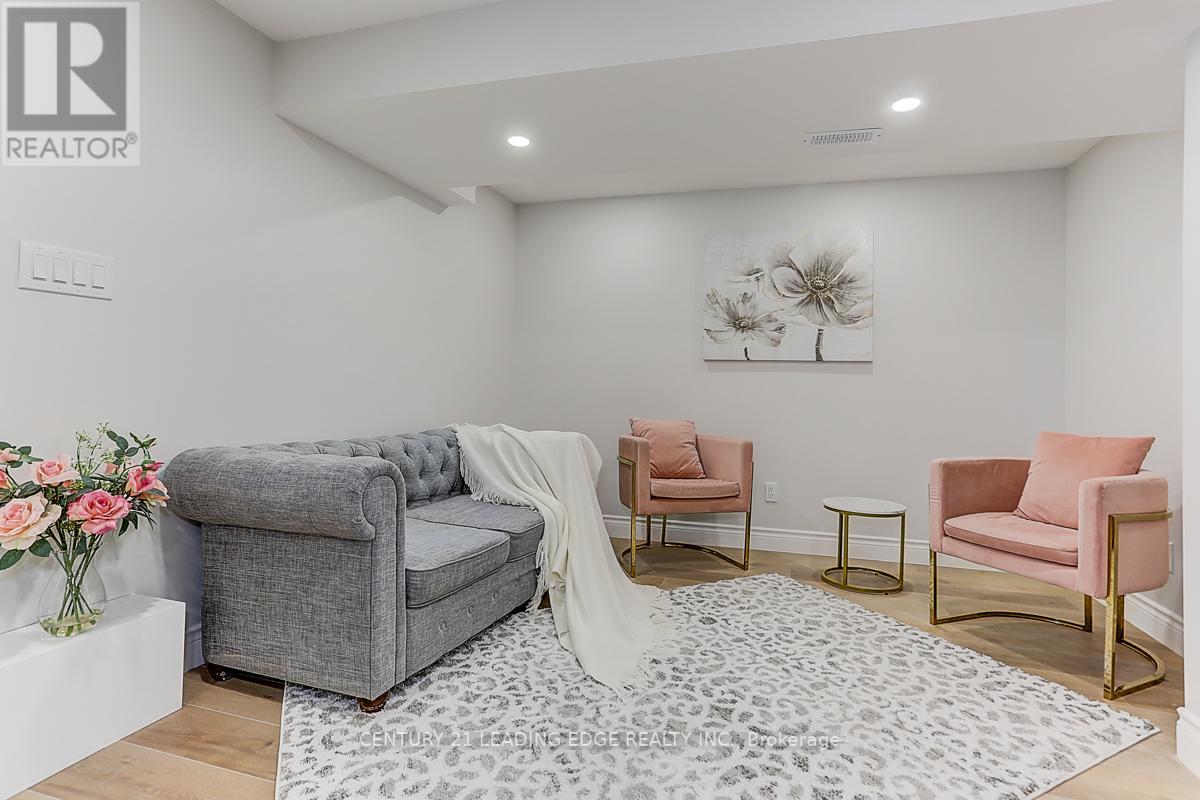 54 CAMWOOD CRES