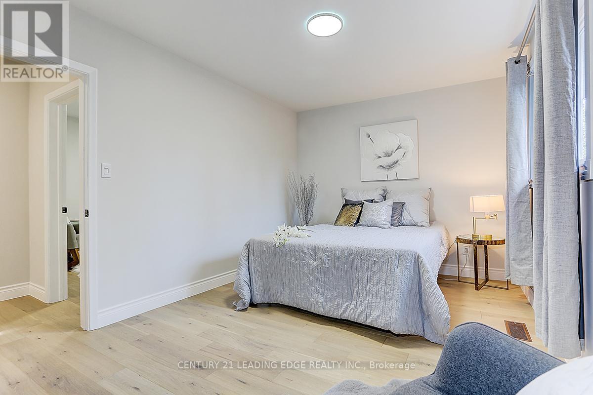 54 CAMWOOD CRES